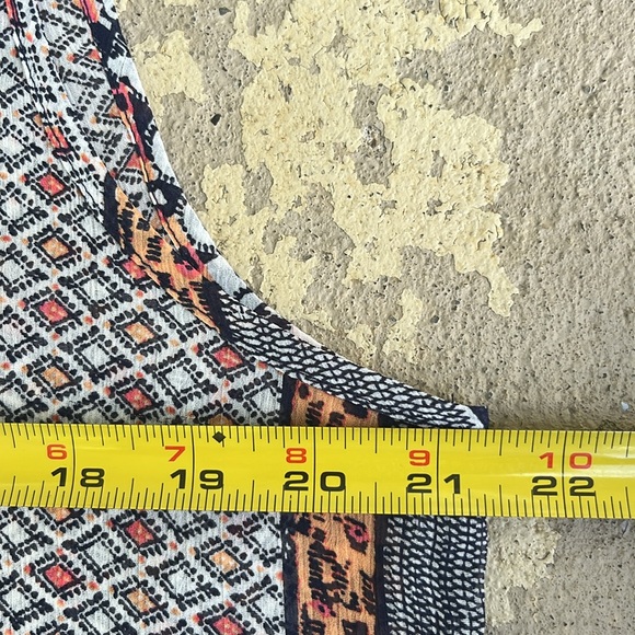 Like new Dress Barn embroidered sheer sleeveless top - Picture 6 of 12